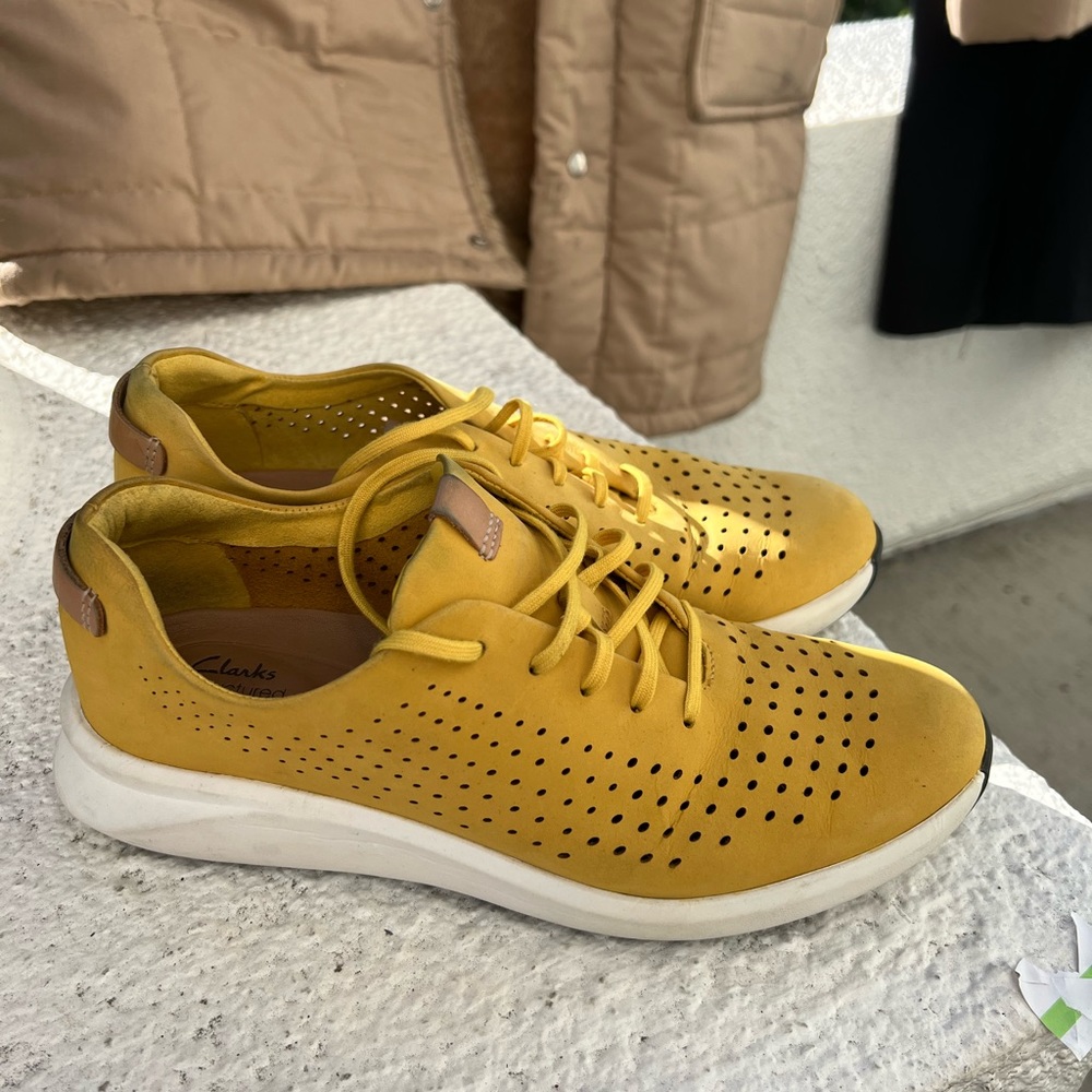Clarks Un Rio Shoes Leather Upper Lace-Up Yellow Nubuck womens size 8